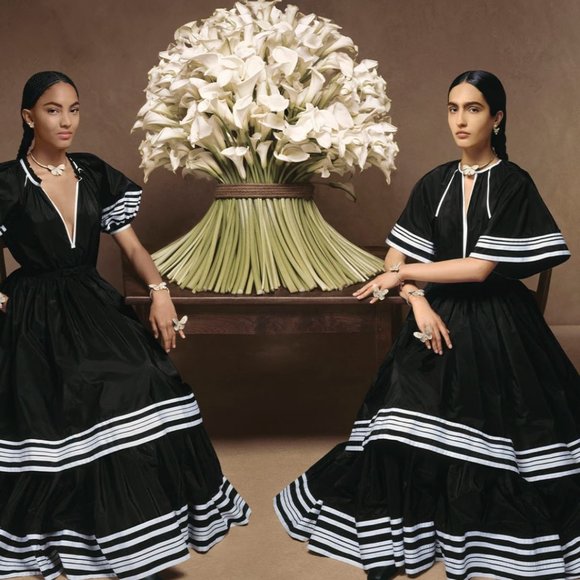 Ilona is Live! Like this listing for LIVE show notifications! - Picture 7 of 13